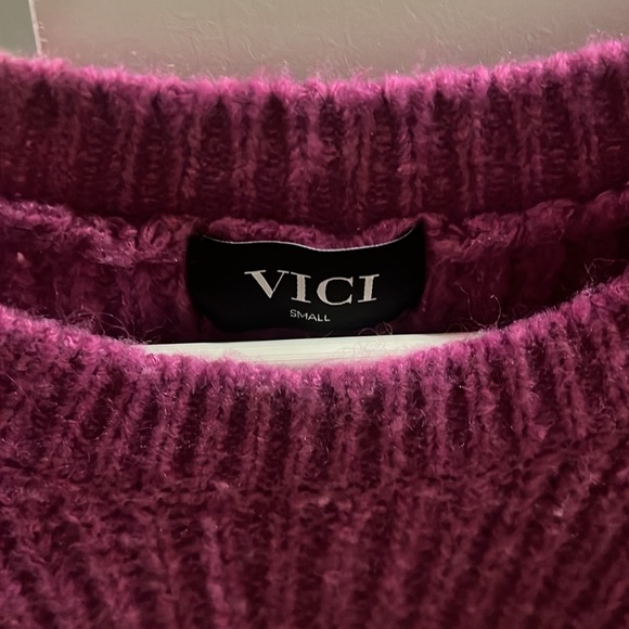 Fuzzy magenta sweater - Picture 5 of 9